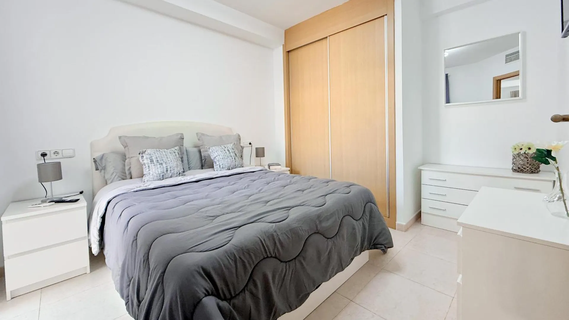 Apartamento Laguna Beach En Vera Playa Ac Jardin Privado Y Parking